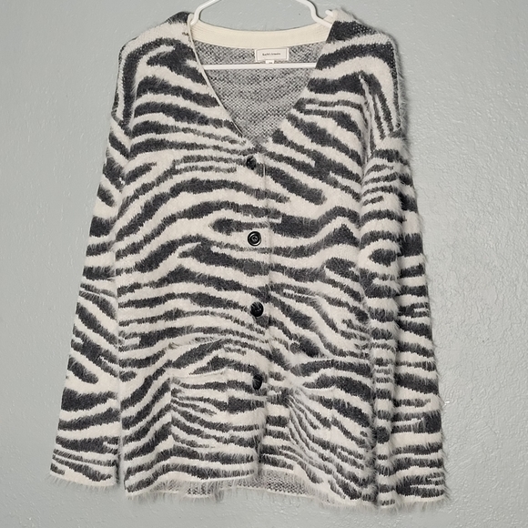Kayla's Armoire Zebra Print Button up Cardigan with Pockets Sz M - Picture 1 of 4